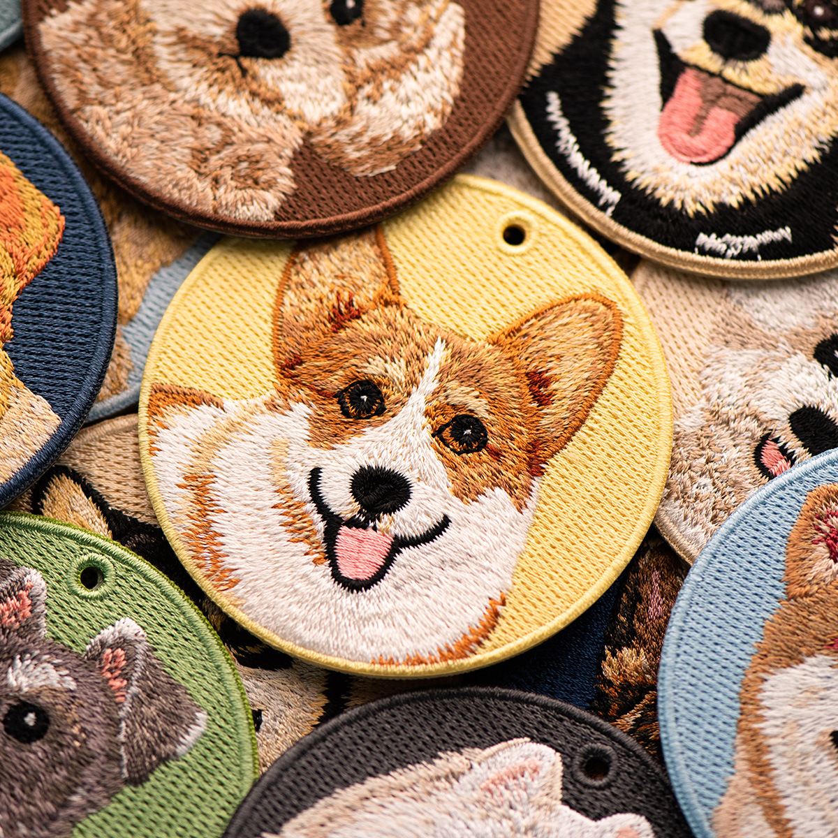 1 Piece Embroidered Dog Patch  – Embroidery Xmas Bewertung und Preis