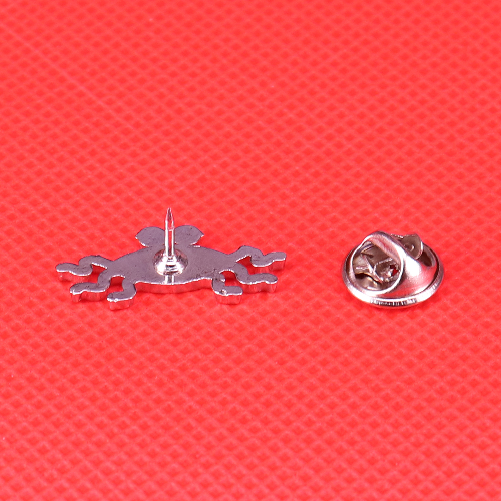 Flying Spaghetti  enamel pin F – Embroidery Initials Bewertung und Preis