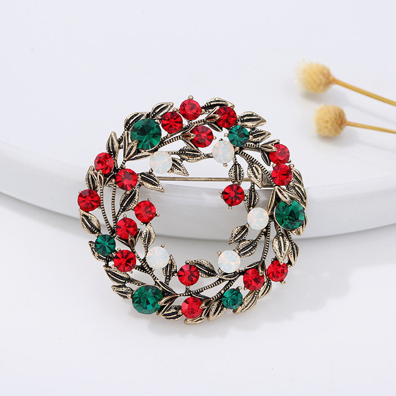 Christmas series jewelry brooc – Embroidery Alphabet Bewertung und Preis