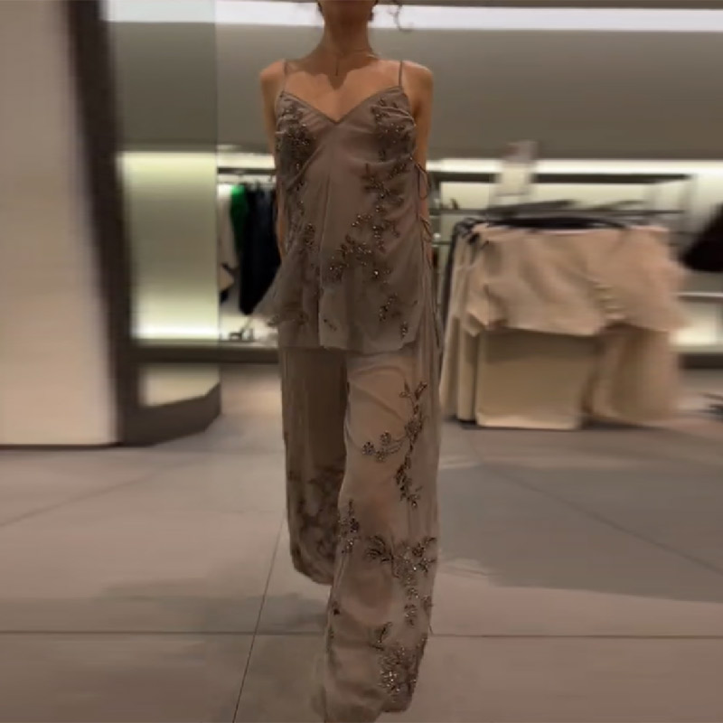 2026 New Women Grey Two-piece  – Embroidery Vest Bewertung und Preis