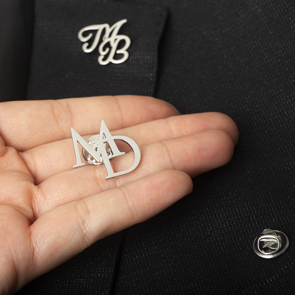 Tangula Custom Initials Brooch – Embroidery Initials Bewertung und Preis
