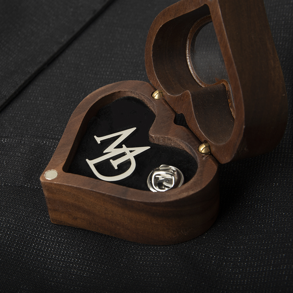 Tangula Custom Initials Brooch – Embroidery Initials Bewertung und Preis