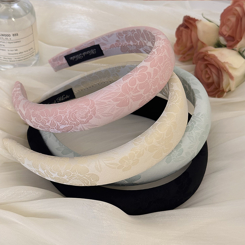 Fashion Women Embroidery Rose  – Embroidery Hoop Bewertung und Preis