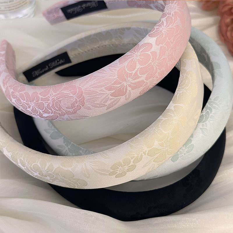 Fashion Women Embroidery Rose  – Embroidery Hoop Bewertung und Preis